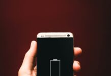 Los ciclos cortos y que no llegan a 100 % ayudan a aumentar la vida útil de la batería de del celular. Imagen: Unsplash.